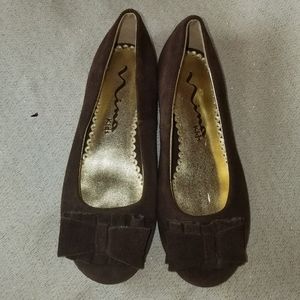 Brown suede flats with cute bow